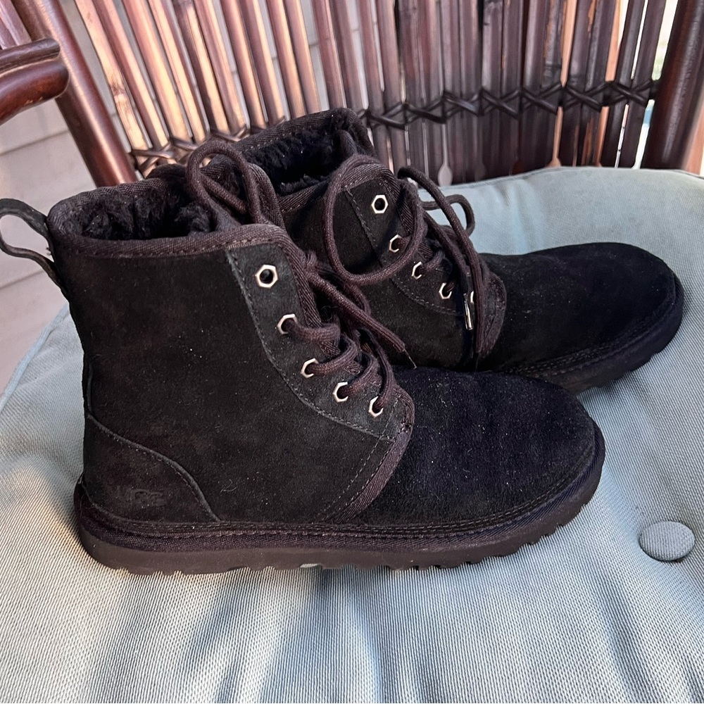 UGG Neumel lace up suede boots SZ 8 black